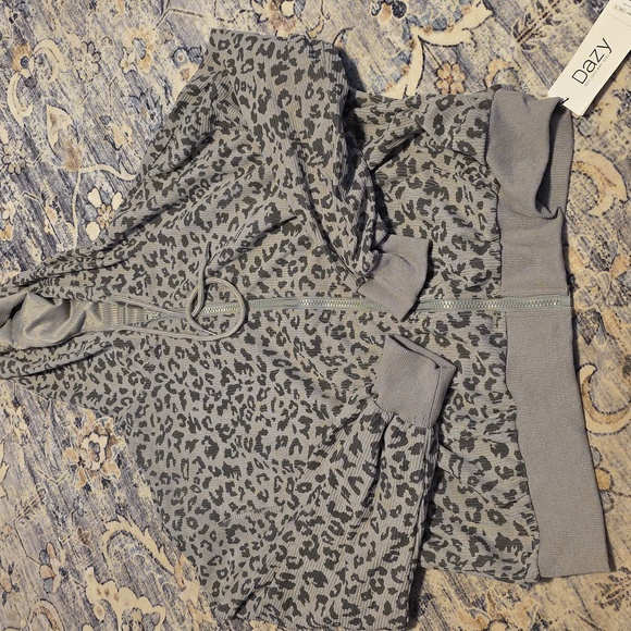 New Dazy Gray Leopard Print Zip Hoodie Small - Picture 1 of 8